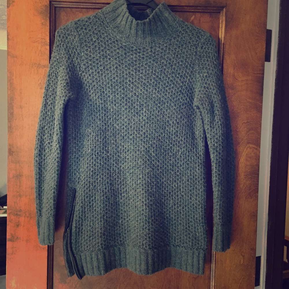 Banana Republic Gray/Green Sweater